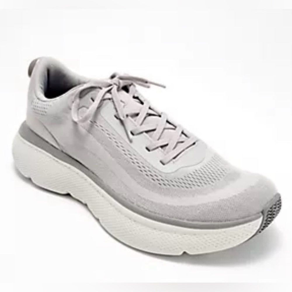 NIB. Revitalign Men's Gaia Sneakers